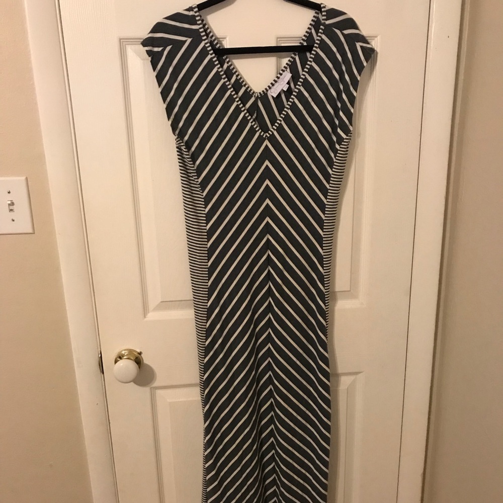Fitted maternity dress
